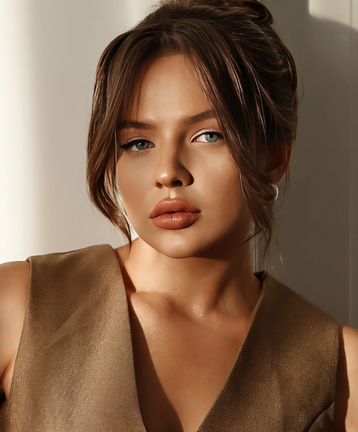 Portrait of a woman with natural makeup.