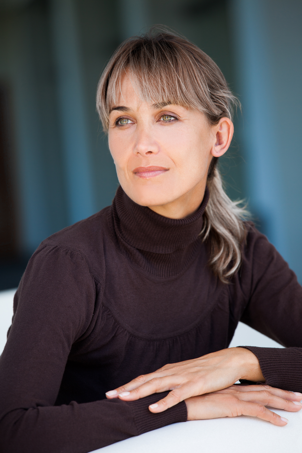 Woman with long hair and manicured nails.